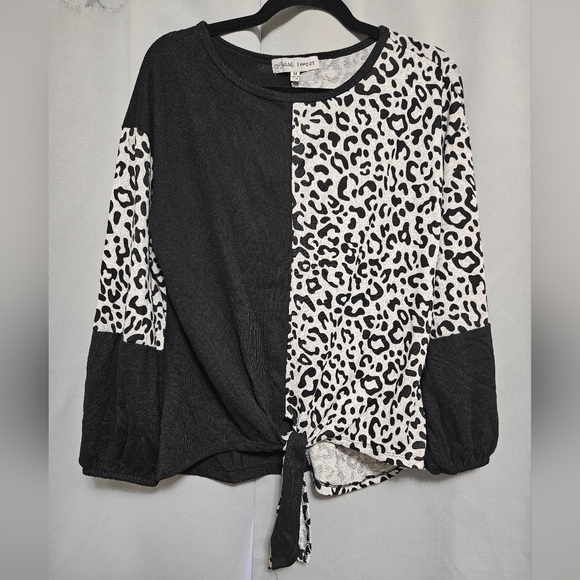 Absolutely Famous Tops - Nwt Cheetah print long sleeve shirt